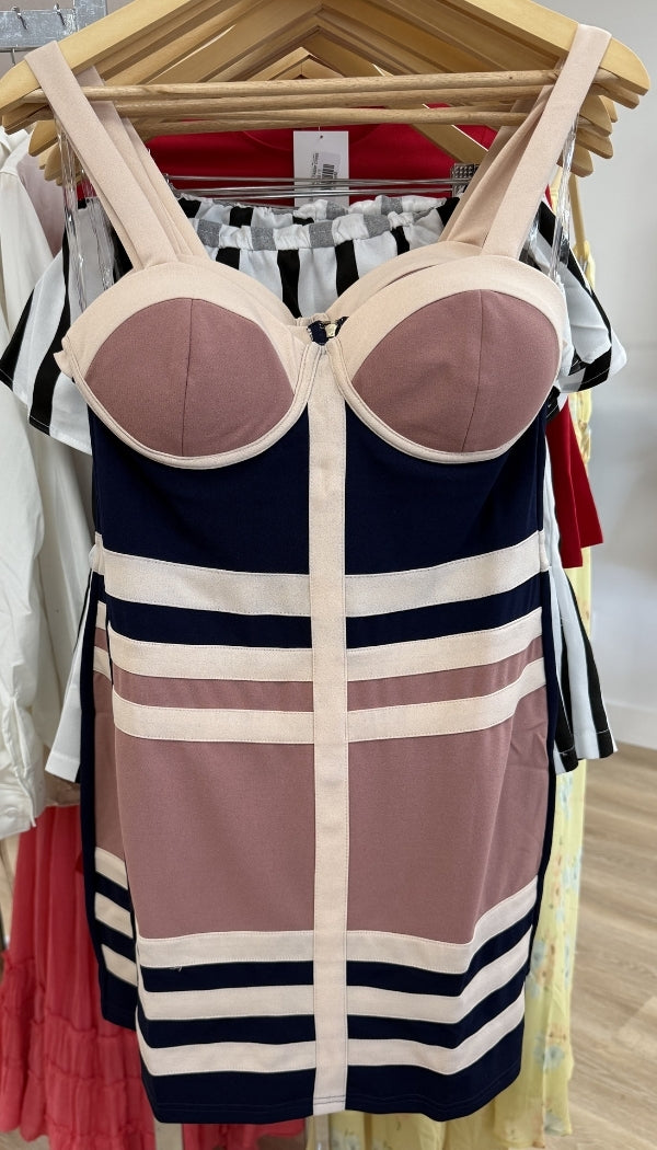 Contour Diva - Colorblock Dress